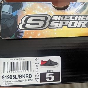 Boys Skechers Guzman Aqua Surge, black and red, size 5